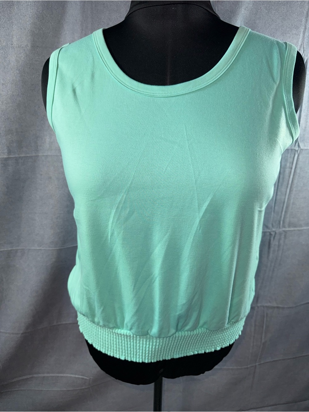2807-Vicki Wayne Women’s Mint Green Sleeveless Tank with Knit Hem